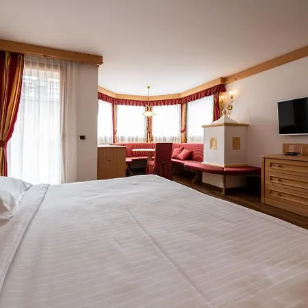 Отель Cristina 4*