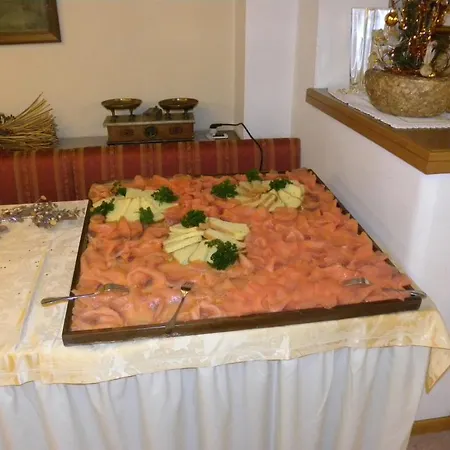 Отель Cristina